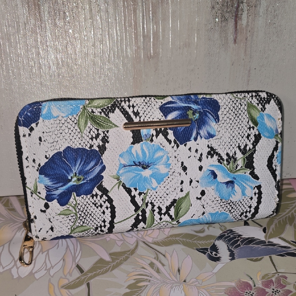 Elegant Floral Snakeskin Women's Wallet - Blue and Black